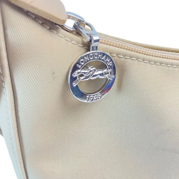 LONGCHAMP Vintage Nylon Shoulder Bag in Beige (READ DESCRIPTION) - Picture 8 of 11
